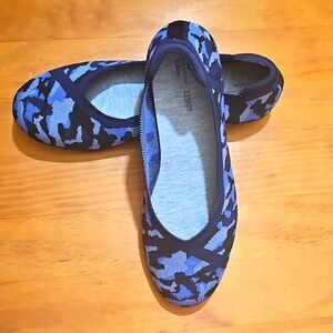 Clarks Blue  Carly  Wish Camouflage  Patterned Women's Flats Size 9.5 Wide